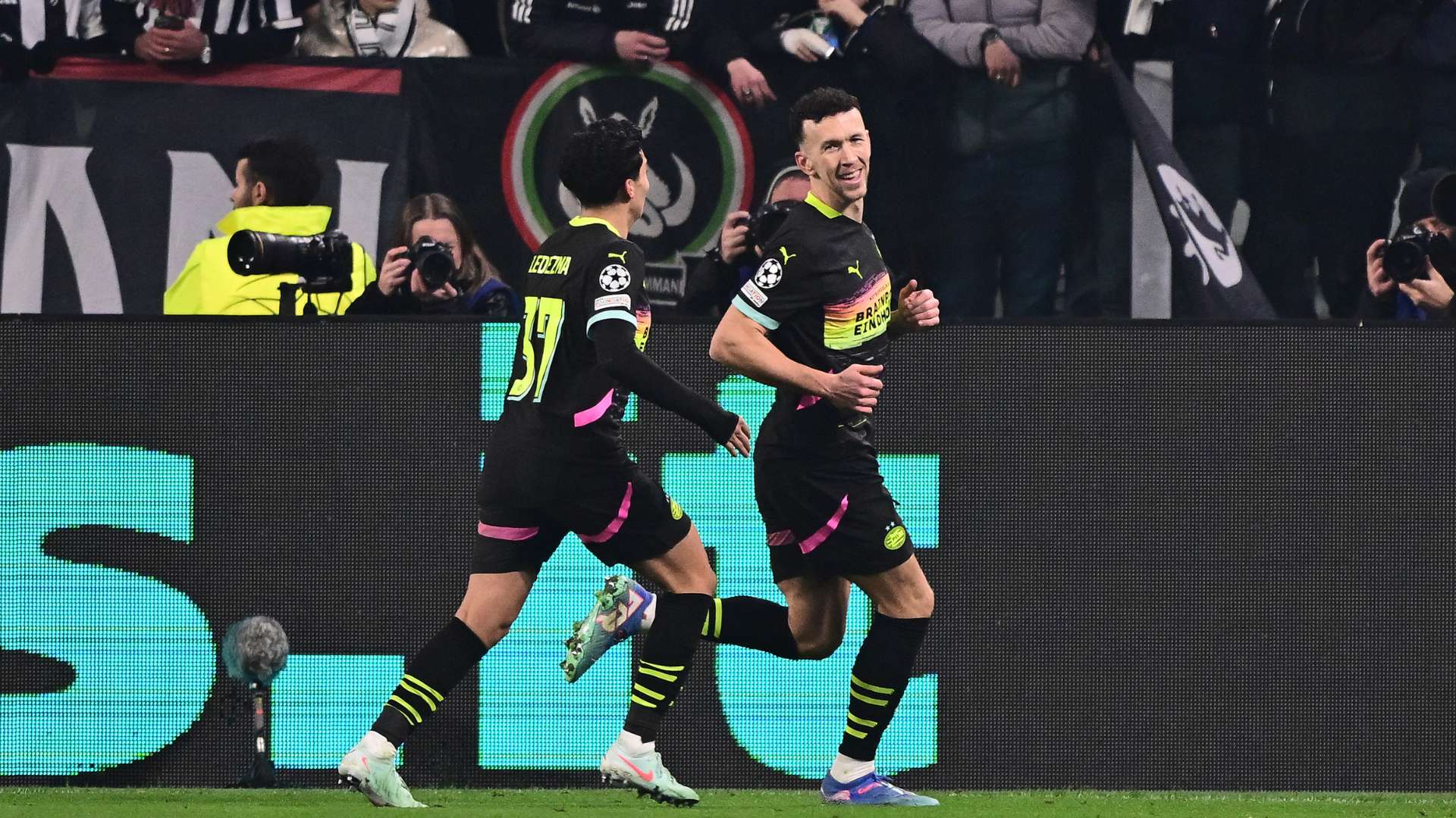 中反复出现 中反复出现